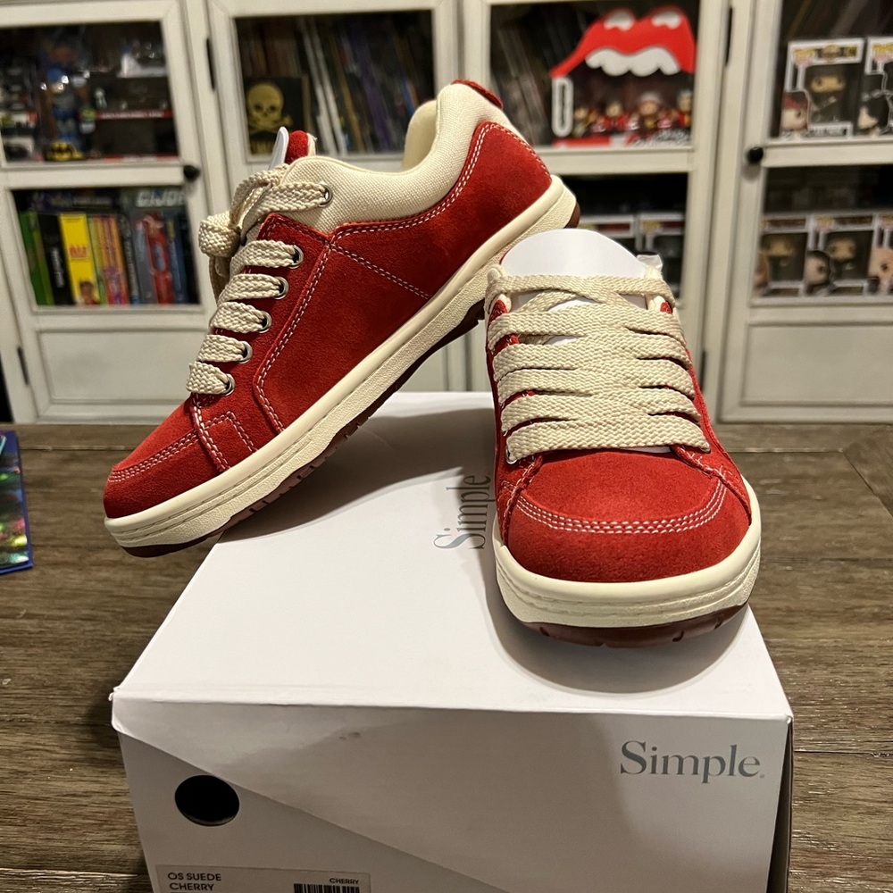 Simple skateboard shoes